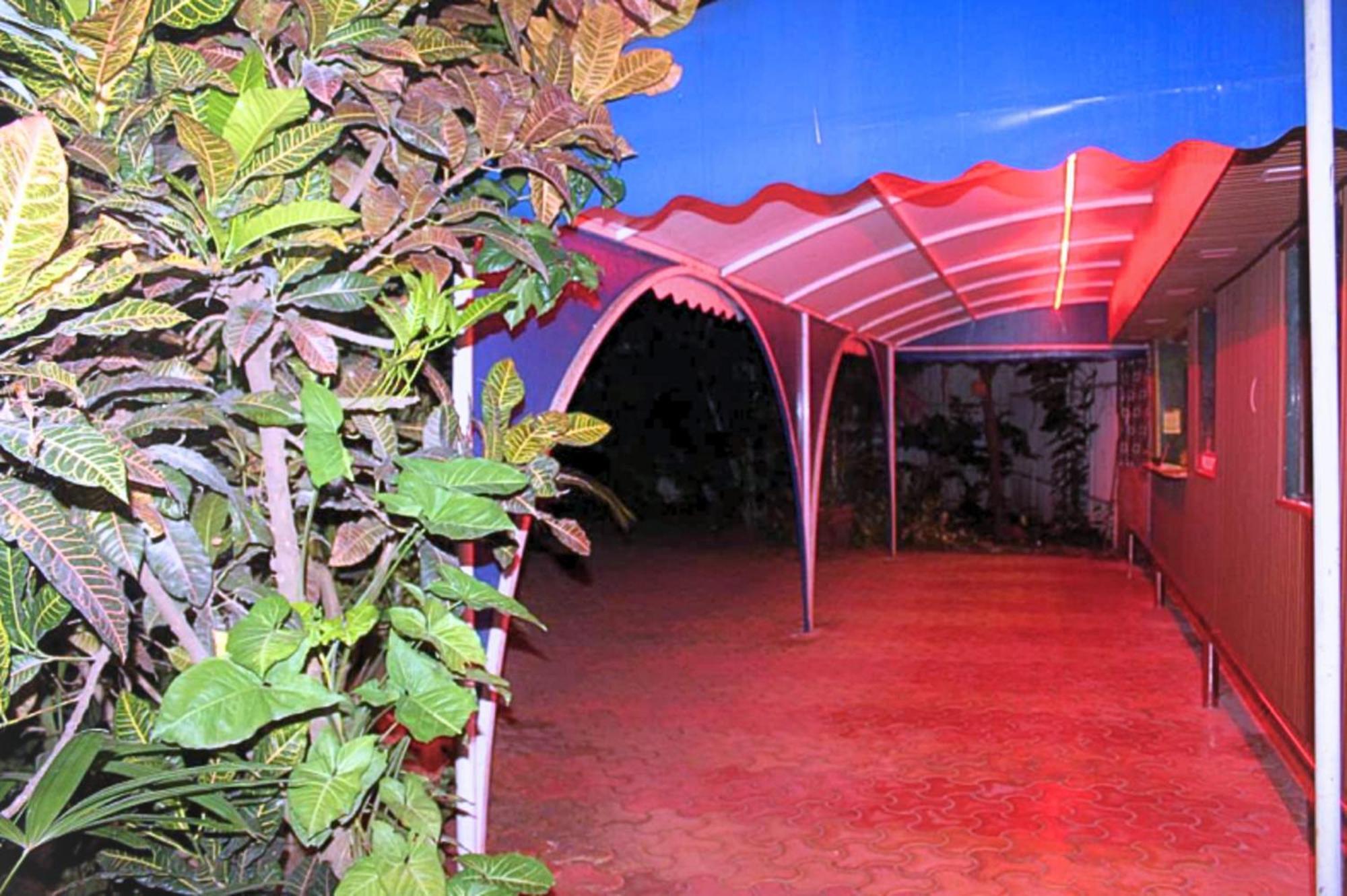 Spring Resort & Lodging Mumbai Ngoại thất bức ảnh