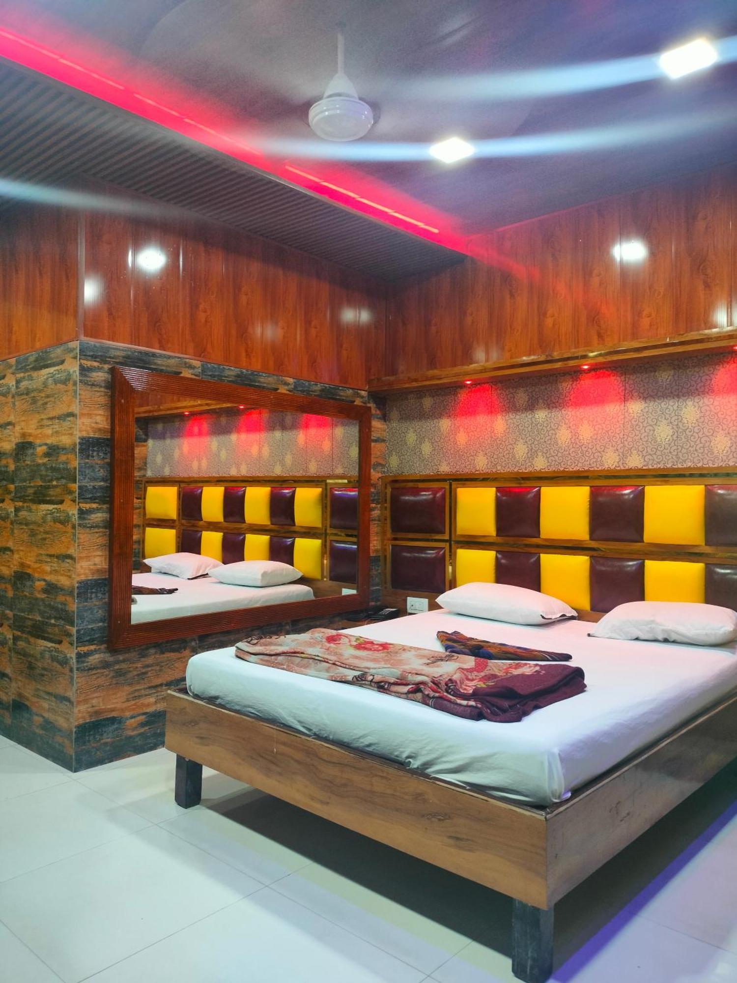 Spring Resort & Lodging Mumbai Ngoại thất bức ảnh